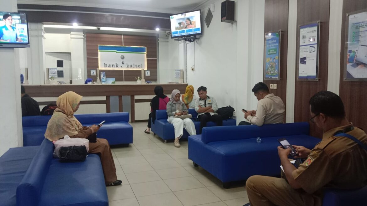 Bank Kalsel Terus Memberikan Pelayanan bagi Nasabahnya (foto:istimewa)
