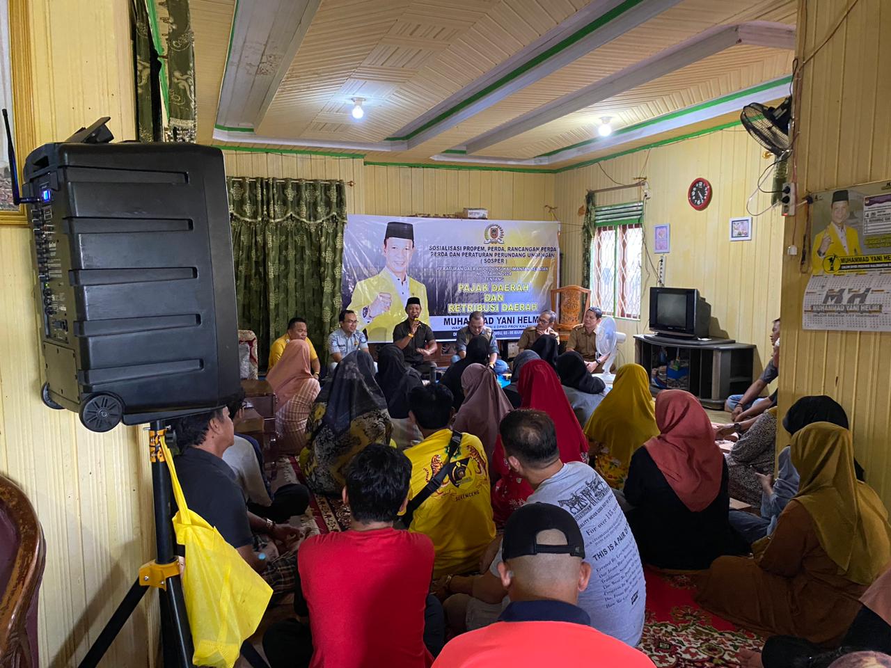 Sosialisasi Perda Provinsi Kalsel Nomor 1 Tahun 2024 tentang Pajak Daerah dan Retribusi Daerah di Desa Kampung Baru Kecamatan Simpang Empat Kabupaten Tanbu dihadiri warga masyarakat setempat.(foto : hms)
