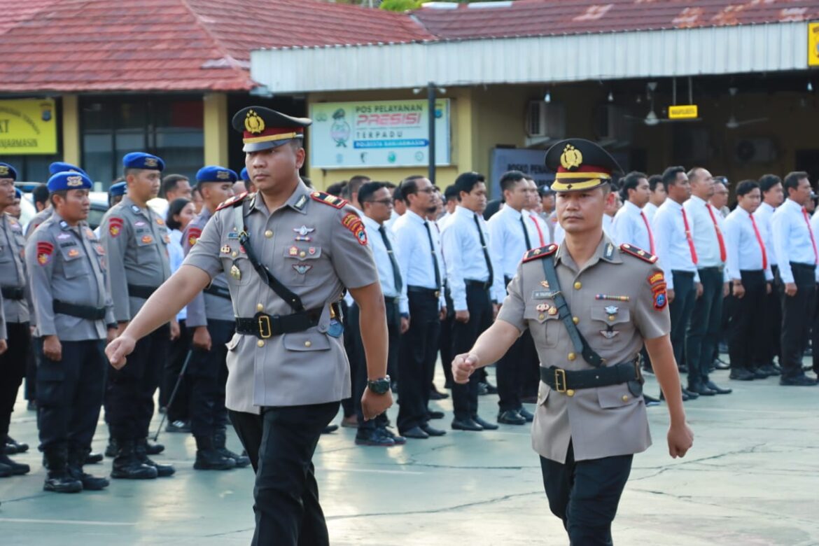 KASAT LANTAS - Sertijab Kasat Lantas Polresta Banjarmasin Kompol Taufiq Qurahman kepada AKP Edwin dipimpin Kapolresta Banjarmasin Kombes Pol Sabana, Senin (25/3/2024) sore. (foto:ist)