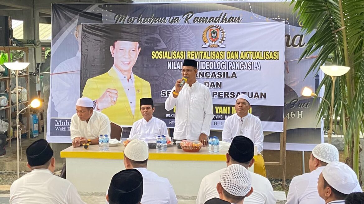 Wakil Ketua Komisi II DPRD Provinsi Kalsel Muhammad Yani Helmi saat melaksanakan Sosialisasi Revitalisasi dan Aktualisasi Nilai-nilai Ideologi Pancasila di Batulicin Kabupaten Tanbu.(foto : ist)