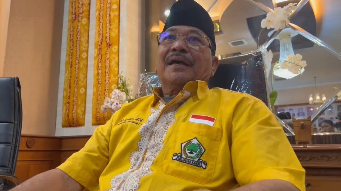 Sekretaris DPD Partai Golkar Provinsi Kalsel DR (HC) H Supian HK, SH, MH saat berikan keterangan pers.(foto : ist)