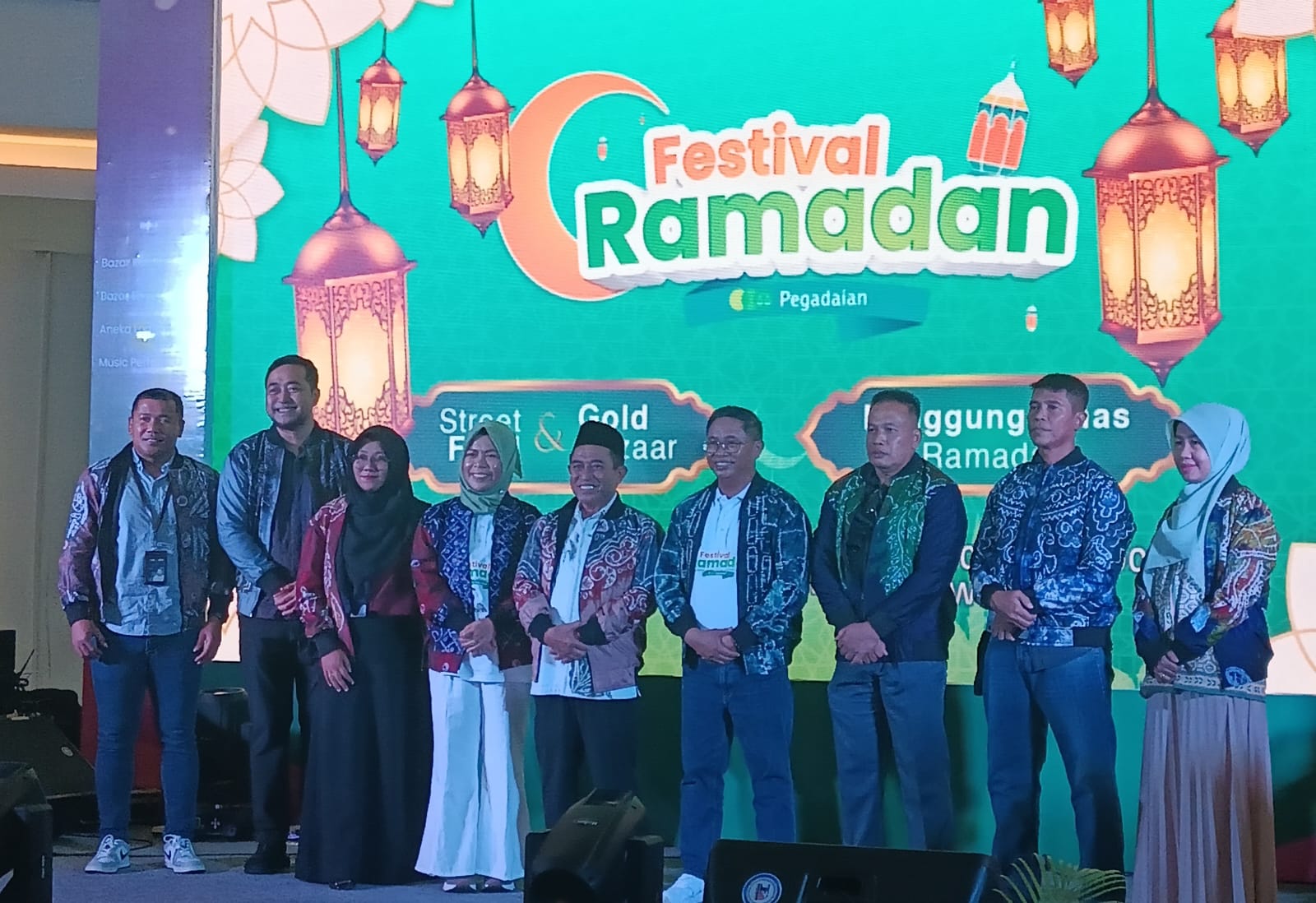 Wakil Walikota Banjarmasin H Arifin Noor Berfoto Bersama Pimpinan PT Pegadaian di Acara Festival Ramadan Pegadaian, Terselenggara di Kota Banjarmasin