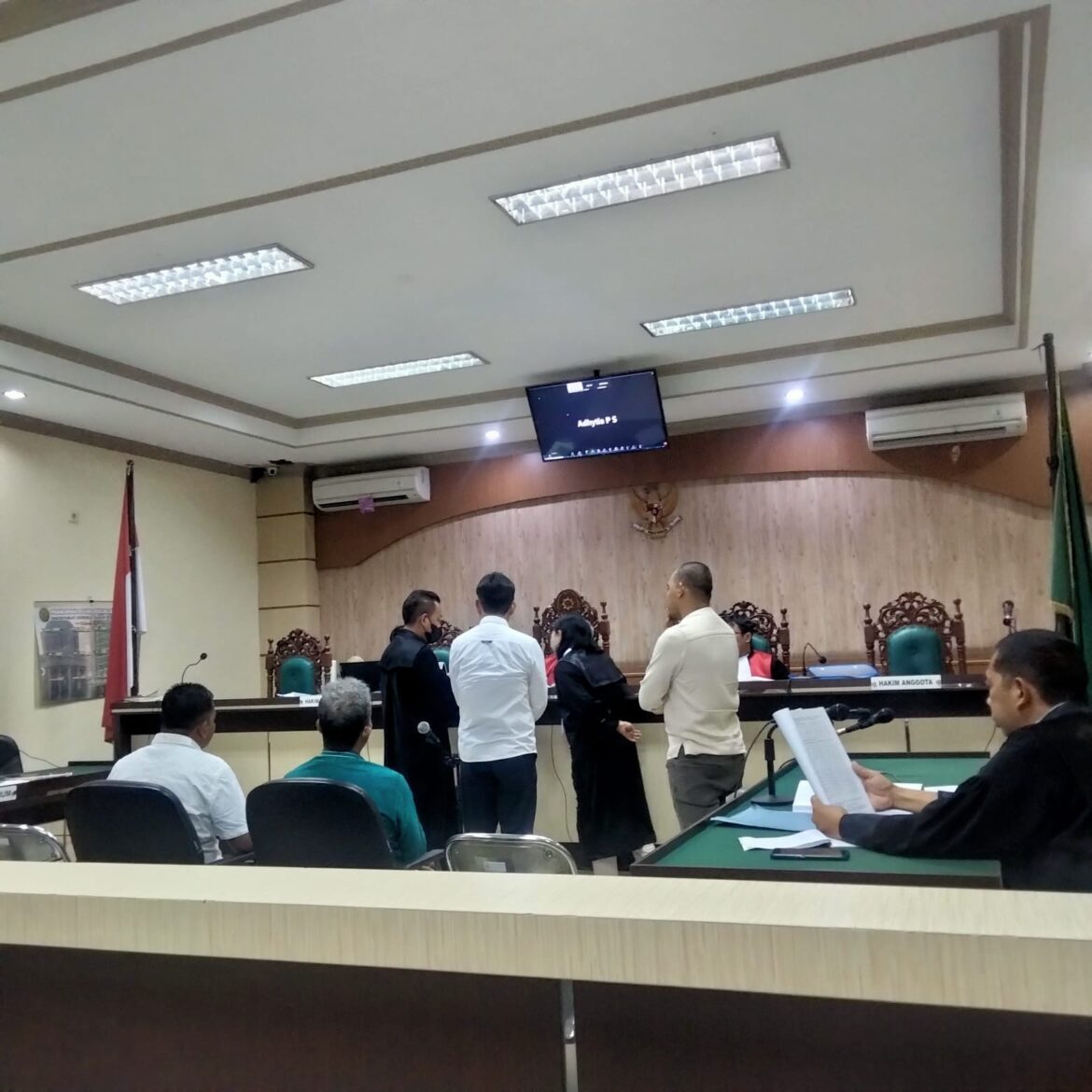 Tiga dari tujuh saksi yang dihadirkan jaksa pada sidang dugaan korupsi dana hibah pembangunan kubah di Desa Lajar Kecamatan Lampihong Kabupatan Balangan.