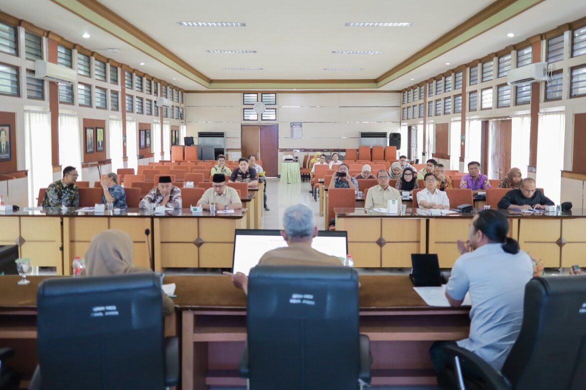 Rombongan Komisi II DPRD Provinsi Kalsel bertandang ke Dinas Peternakan Provinsi Jatim untuk menimba ilmu meningkatkan sektor peternakan.(foto : hms)