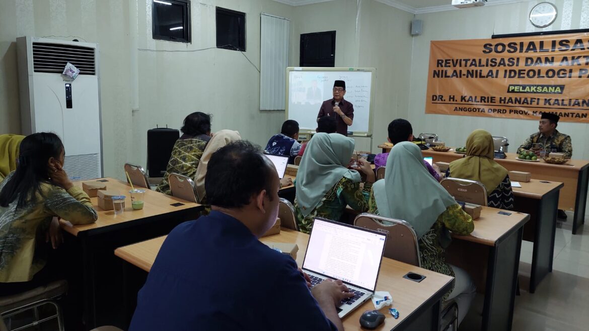 Suasana Sosialisasi Revitalisasi dan Aktualisasi Nilai-nilai Ideologi Pancasila dengan tema Pedoman Penghayatan dan Pengamalan Pancasila yang dilaksanakan anggota Komisi II DPRD Provinsi Kalsel  Dr H Karlie Hanafi Kalianda, SH MH.(foto : ist)