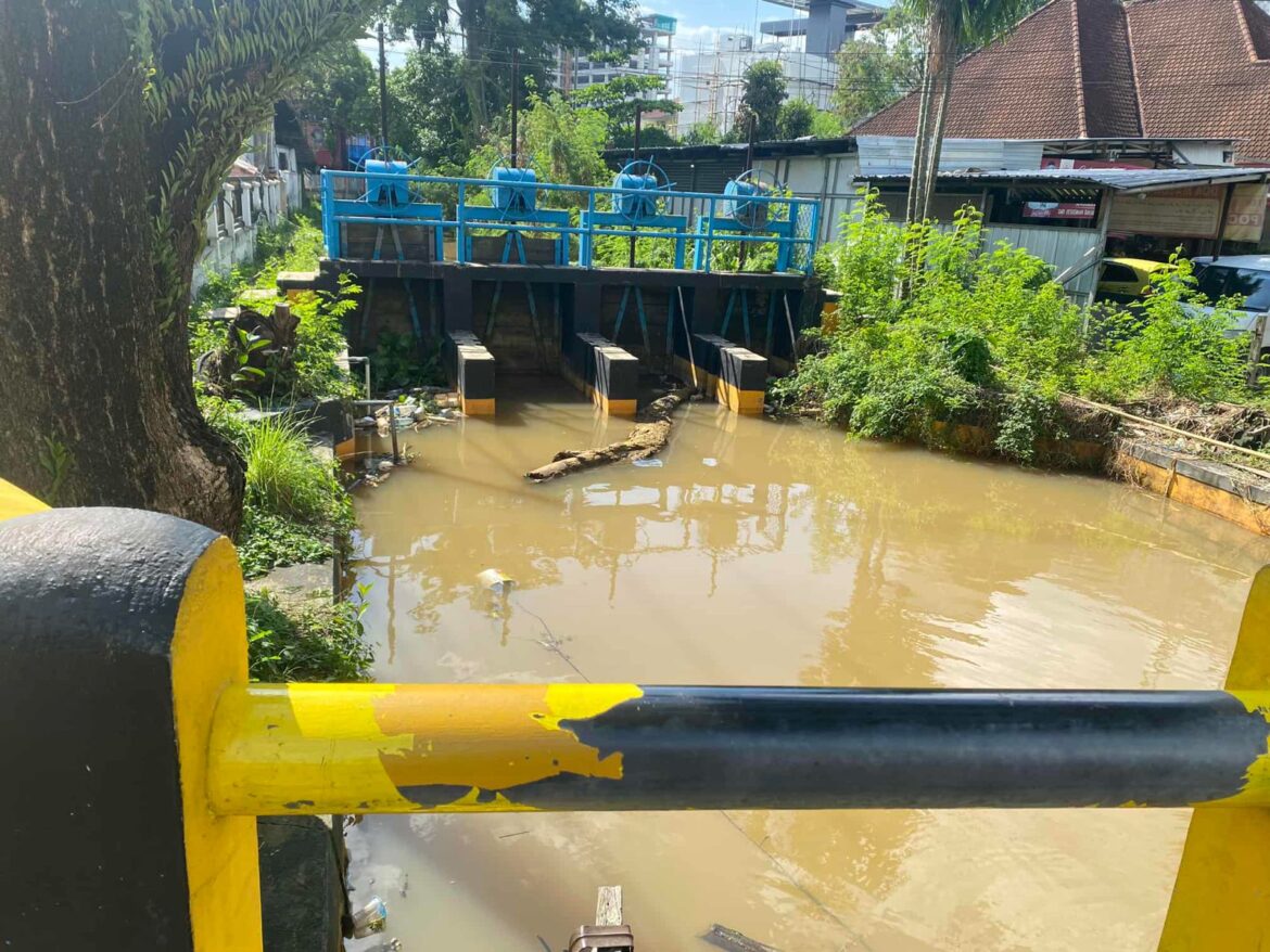 Pintu air di Sungai Belasung, Banjarmasin Tengah.