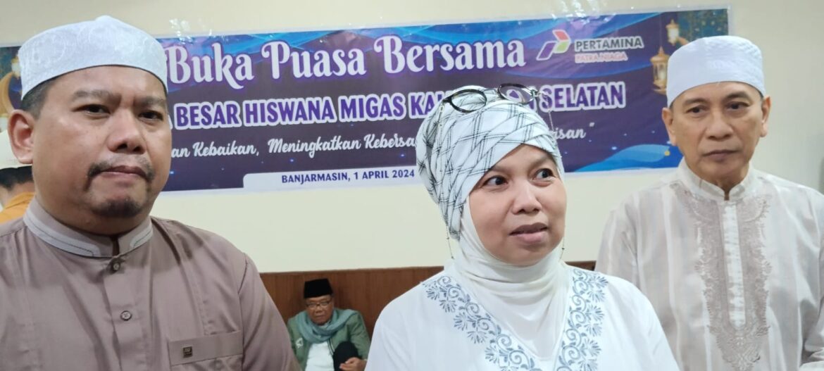 Ketua Hiswana Migas Kalsel Hj Muliana Yuniar didampingi Wakil Ketua H Irfani dan Penasehat H Addy Chairuddin Hanafiah (foto:istimewa)