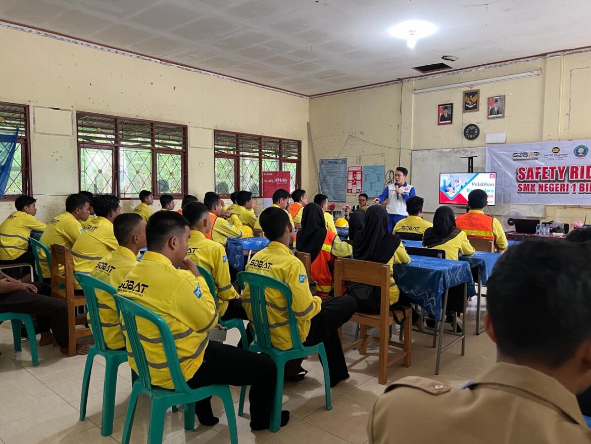Edukasi Safety Riding untuk Murid SMKN 1 Binuang