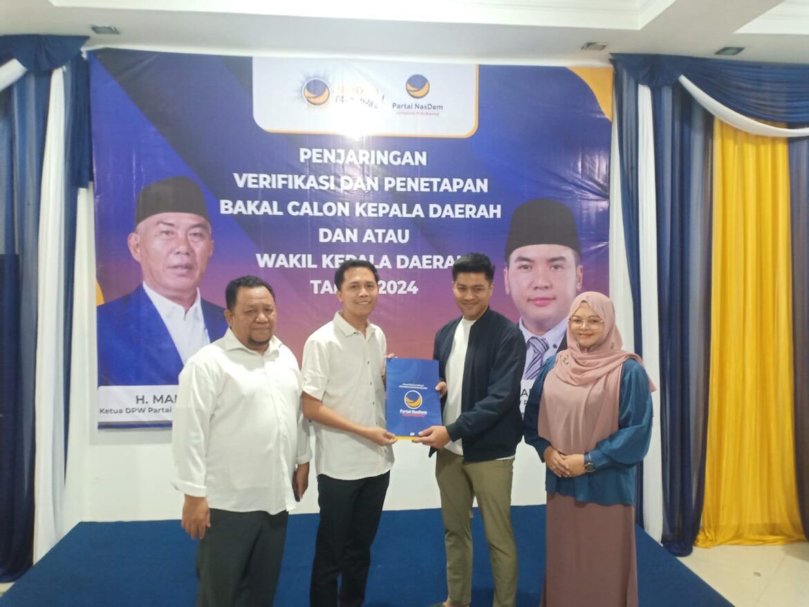 Muhammad Rifai yang juga pengusaha muda mendaftarkan diri maju sebagai bakal calon (Bacalon) Bupati HST di DPW Partai NasDem Kalsel (foto:istimewa)