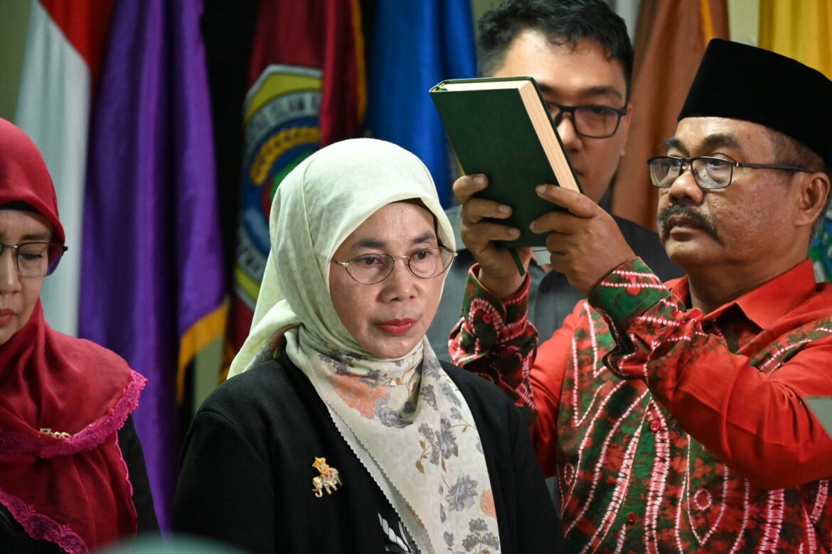 Pelantikan Dekan Fakultas Pertanian Uniska, Prof Tintin.