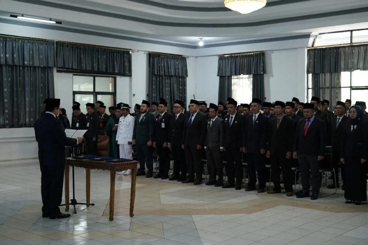 Bupati Aulia melantik 102 Pejabat baru