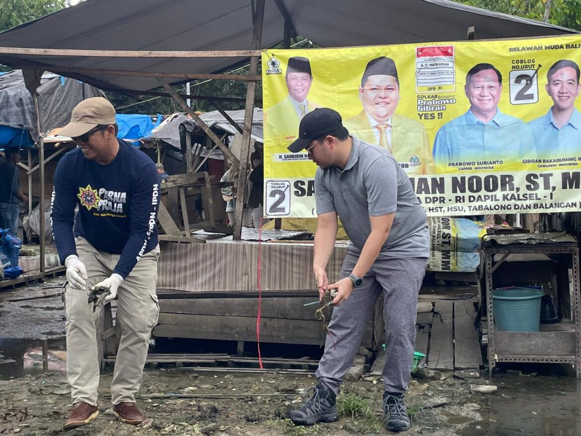 Aksi Bupati HST bersih bersih di Pasar Keramat Barabai Kabupaten HST Provinsi Kalsel