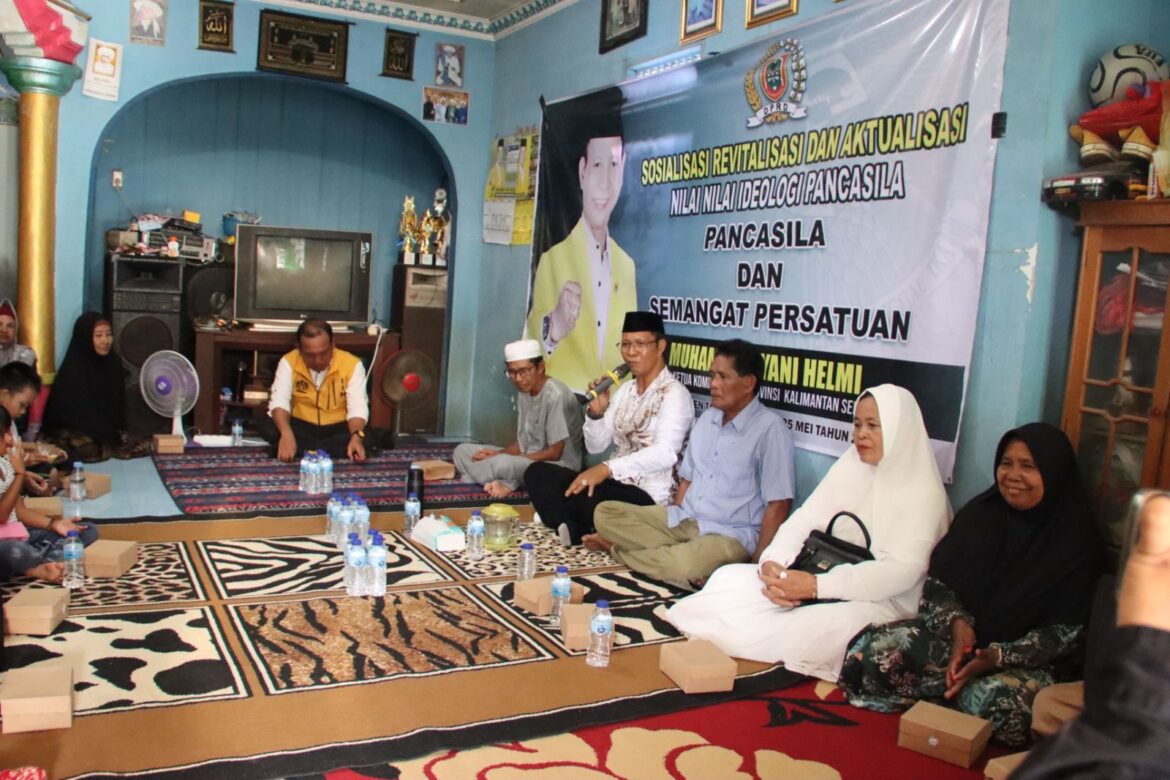 Wakil Ketua Komisi II DPRD Provinsi Kalsel Muhammad Yani Helmi menggelar Sosialisasi Revitalisasi dan Aktualisasi Nilai-nilai Ideologi Pancasila di Desa Bersujud Kabupaten Tanbu.(foto : ist)