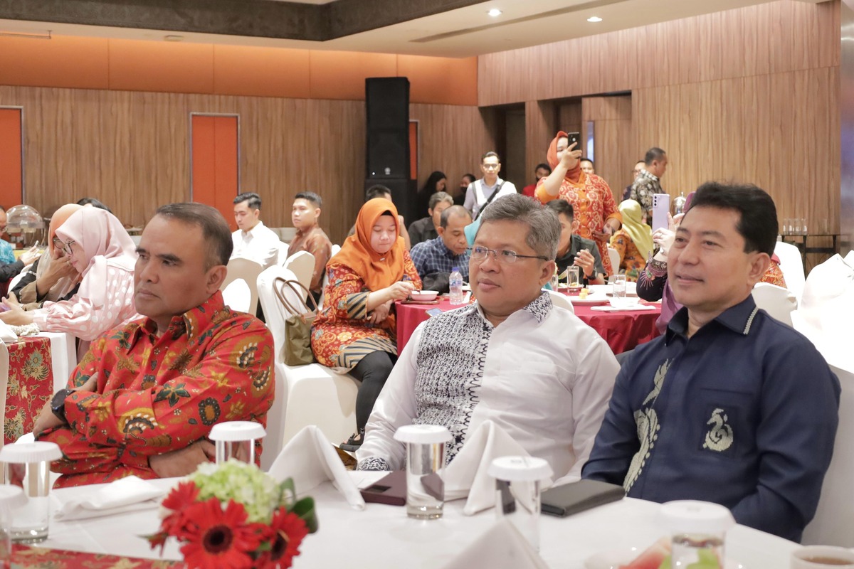 Rapat Kerja Nasional Asosiasi DPRD Provinsi Seluruh Indonesia (ADPSI) dan Asosiasi Sekretaris DPRD Provinsi Seluruh Indonesia (ASDEPSI) di Jakarta turut dihadiri Sekretaris DPRD Provinsi Kalsel, Muhammad Jaini, SE, MAP.(foto : humasdprdkalsel)