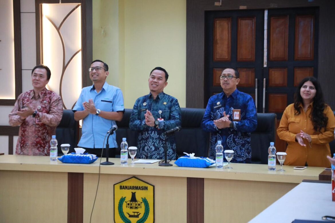 Pertemuan Pemko Banjarmasin bersama Tim Indah Water Konsortium (IWK) Malaysia untuk PAL di Banjarmasin.