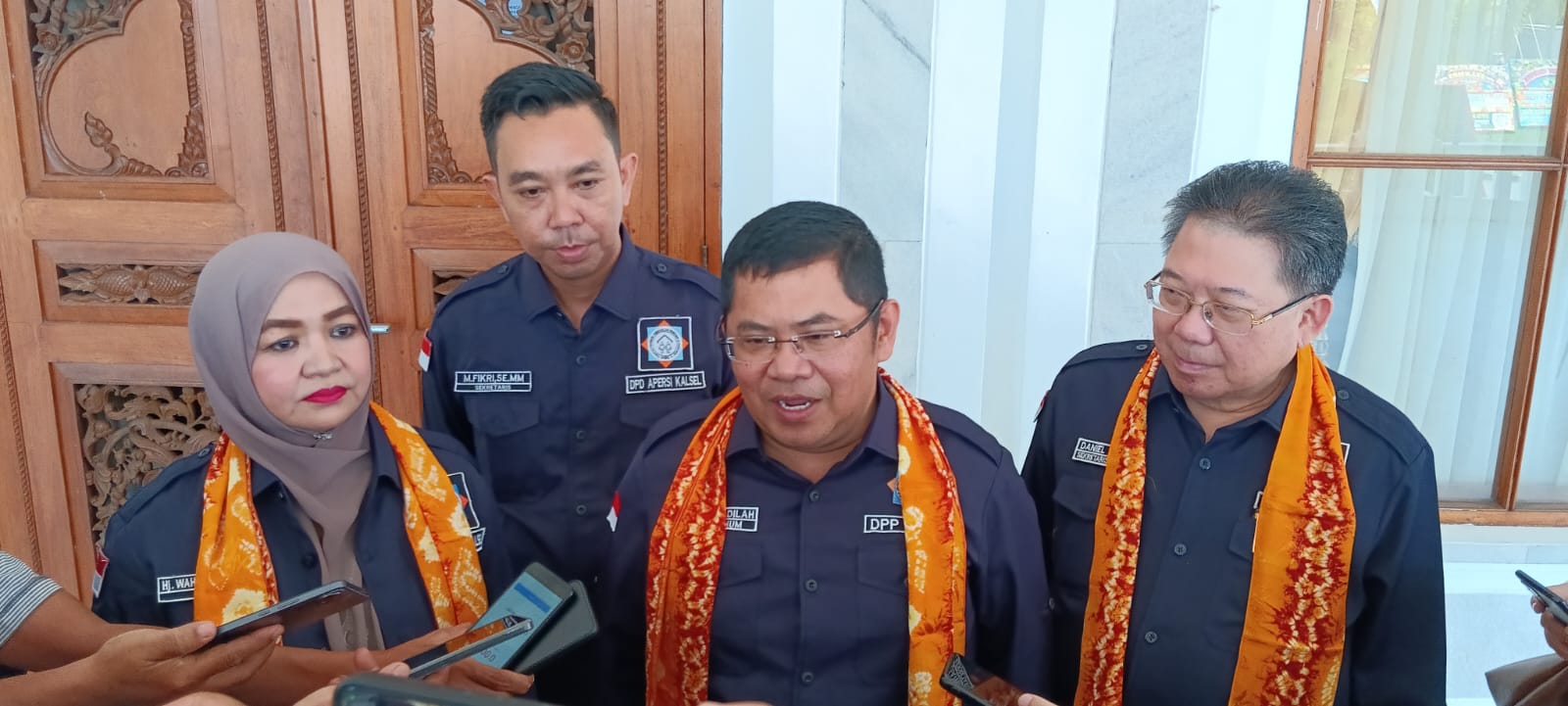 Ketua Umum DPP Apersi H Junaidi Abdillah didampingi Ketua DPD Apersi Kalsel Hj Wahidah MUkhtar dan Sekretaris DPD Apersi Kalsel M Fikri, SE MM 