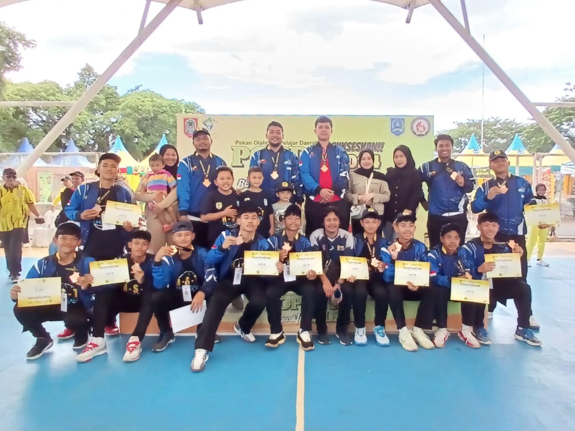 Foto bersama para Atlet yang berhasil raih medali pada Popda 2024 di Hulu Sungai Selatan, Provinsi Kalimantan Selatan. (foto: Yufanata/brt)