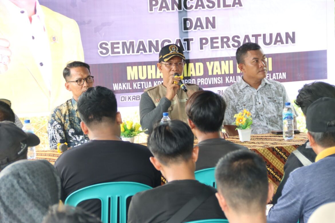 Wakil Ketua Komisi II DPRD Provinsi Kalsel Muhammad Yani Helmi Sosialisasi Revitalisasi dan Aktualisasi Nilai-nilai Ideologi Pancasila di Desa Stagen Kecamatan Pulau Laut Utara kabupaten Kotabaru.(foto : ist)