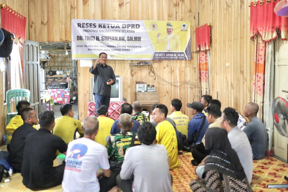 Ketua DPRD Provinsi Kalsel Dr (HC) H Supian HK, SH, MH saat melaksanakan reses di daerah pemilihan (dapil) Kabupaten HSU.(foto : humasdprdkalsel)