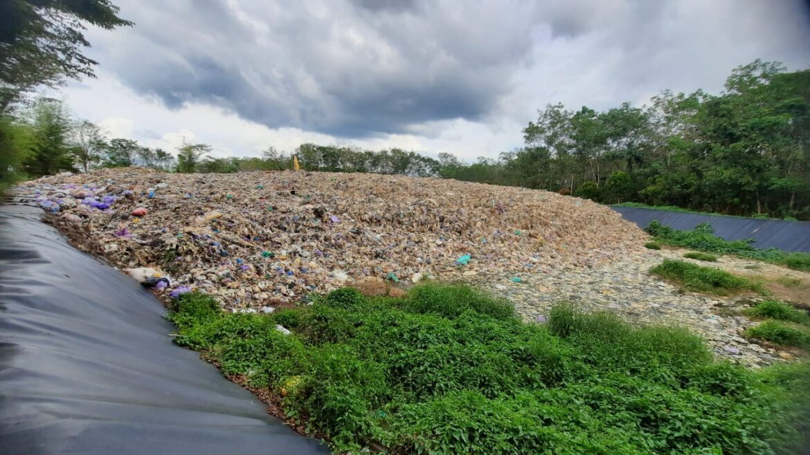 Tempat pembuangan akhir sampah di Desa Telang Kecamatan BAU Kabupaten HST.(foto : yufanata/brt)