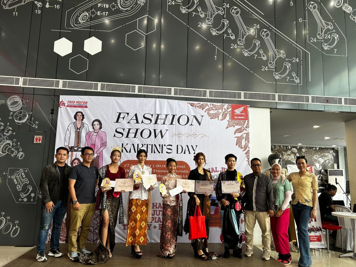 Para remaja wanita yang berasal dari Kota Banjarmasin bersemangat mengikuti kegiatan Fashion Show (foto:istimewa)