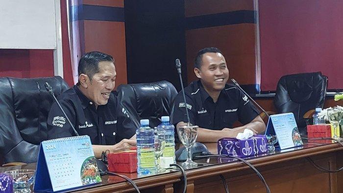 Firmansyah, Kepala Divisi Sekretaris Perusahaan Bank Kalsel, Nova Safri Prabowo, Assisten Manager Corporate & Marketing Communication Bank Kalsel