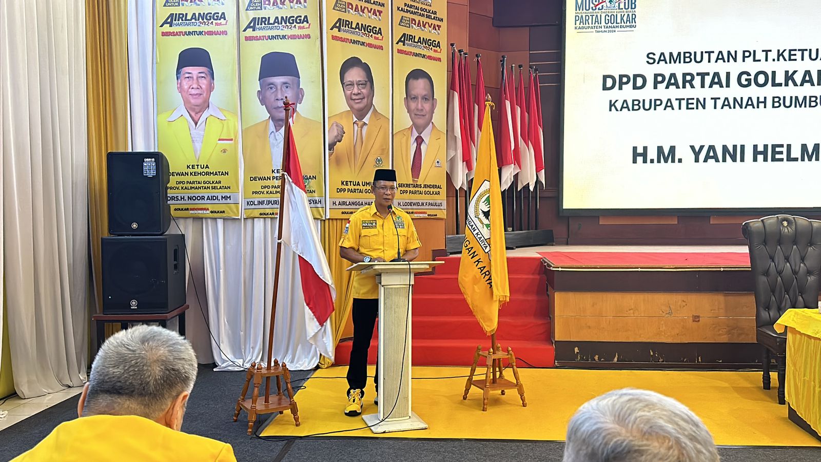 Muhammad Yani Helmi sampaikan sambutan usai dilantik sebagai Ketua DPD Partai Golkar Kabupaten Tanbu hasil musdalub.(foto : ist)