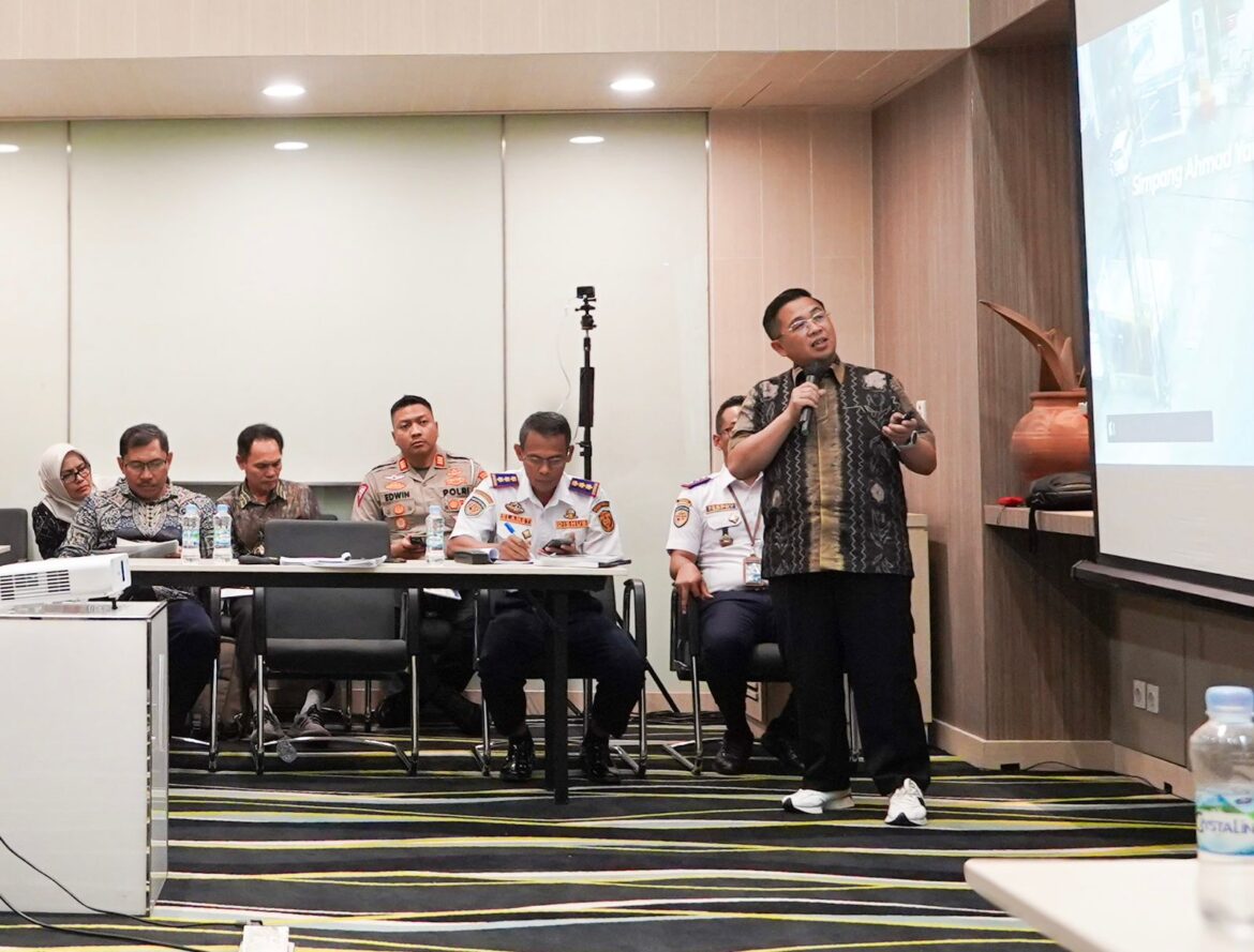 Presentasi Wali Kota Banjarmasin terkait transportasi di Banjarmasin.