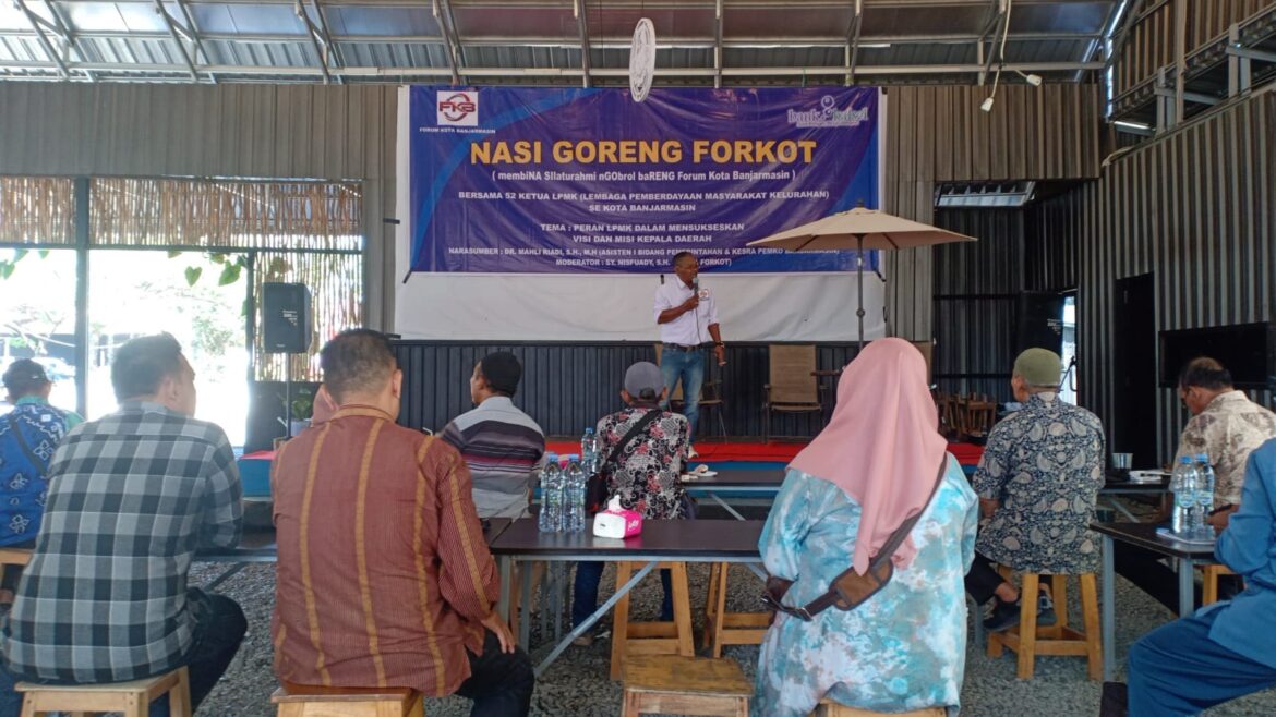 SY Nisfuady SH Saat Berbicara Dalam Gelaran Nasi Goreng Forkot Banjarmasin (foto:baritopost)