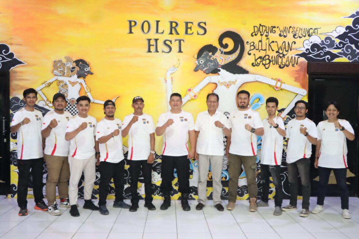Foto Bersama PWI dan Kapolres HST (Yufa)