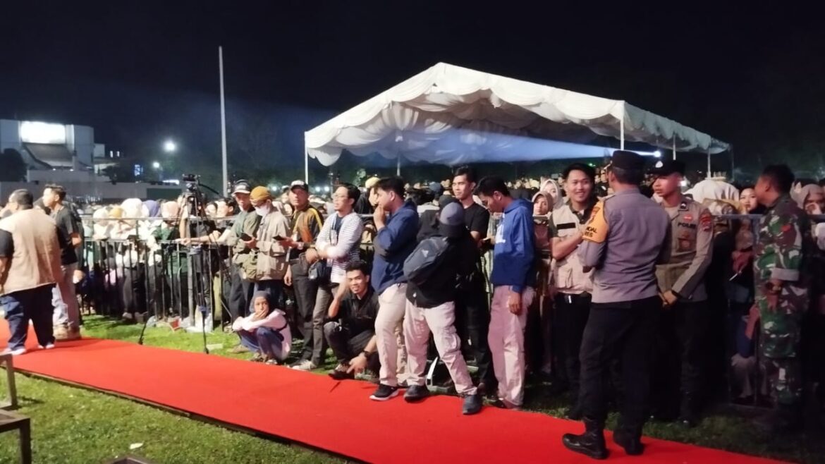 Awak media atau wartawan saat berada di lokasi peluncuran Pilkada 2024 di Taman Dwi Warna Kabupaten HST.(foto : yufanata/brt)