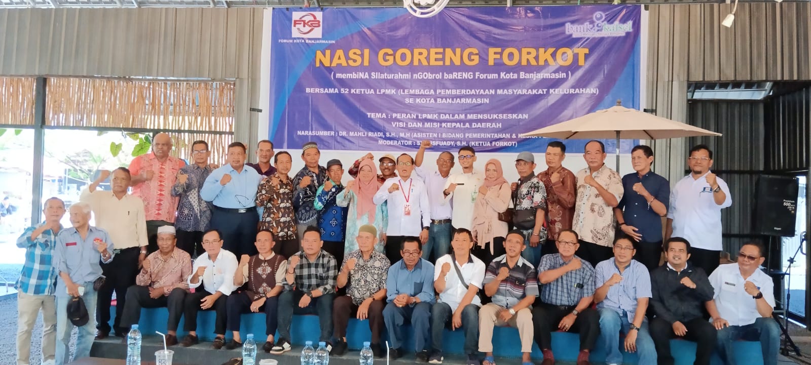 Dr Mahli Riadi SH MH, dan Ketua Forkot SY Nisfuady SH Bersama Pengurus LPMK se-Kota Banjarmasin
