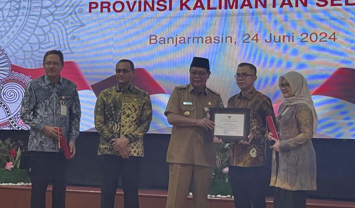 gus Maiyo resmi menjabat Kepala OJK Kalsel yang baru, menggantikan Darmansyah (foto:istimewa)