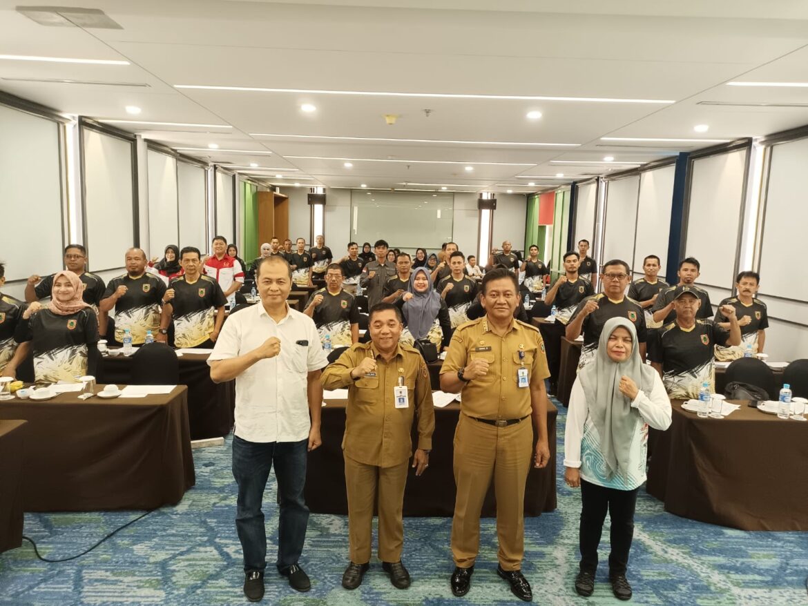 Suasana pelatihan manajemen organisasi keolahragaan yang digelar Dispora Kalsel, Senin (3/5) sampai Rabu (5/6) di Rattan Inn Banjarmasin. (foto: Tolah/brt)