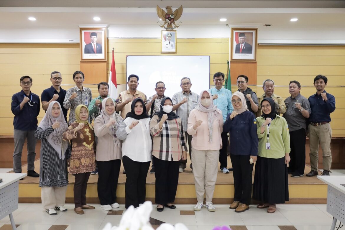 Rombongan Komisi I DPRD Provinsi Kalsel melaksanakan kegiatan studi komparasi untuk pembangunan desa cerdas ke DPMD Provinsi Jabar di Kota Bandung.(foto : humasdprdkalsel)