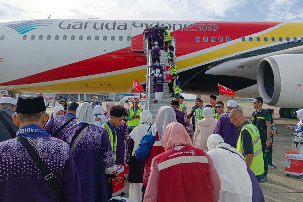 Embarkasi Banjarmasin Telah Memberangkatkan Jamaah Haji. Tak ada Kursi Kosong (foto:humas kemenag kalsel)