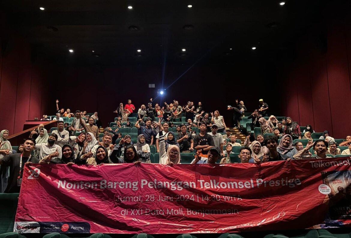 Melengkapi kemeriahan HUT Telkomsel ke-29 sekaligus mengapresiasi kesetiaan pelanggan dalam menikmati ragam produk dan layanan unggulan dan sebagai komitmen Telkomsel untuk selalu hadir sebagai mitra setia bagi pelanggan dalam merayakan momen-momen istimewa, Telkomsel menggelar acara nonton bareng (nobar) A Quite Place Day One di Duta Mall XXI Banjarmasin melalui program loyalitas Telkomsel Prestige.
