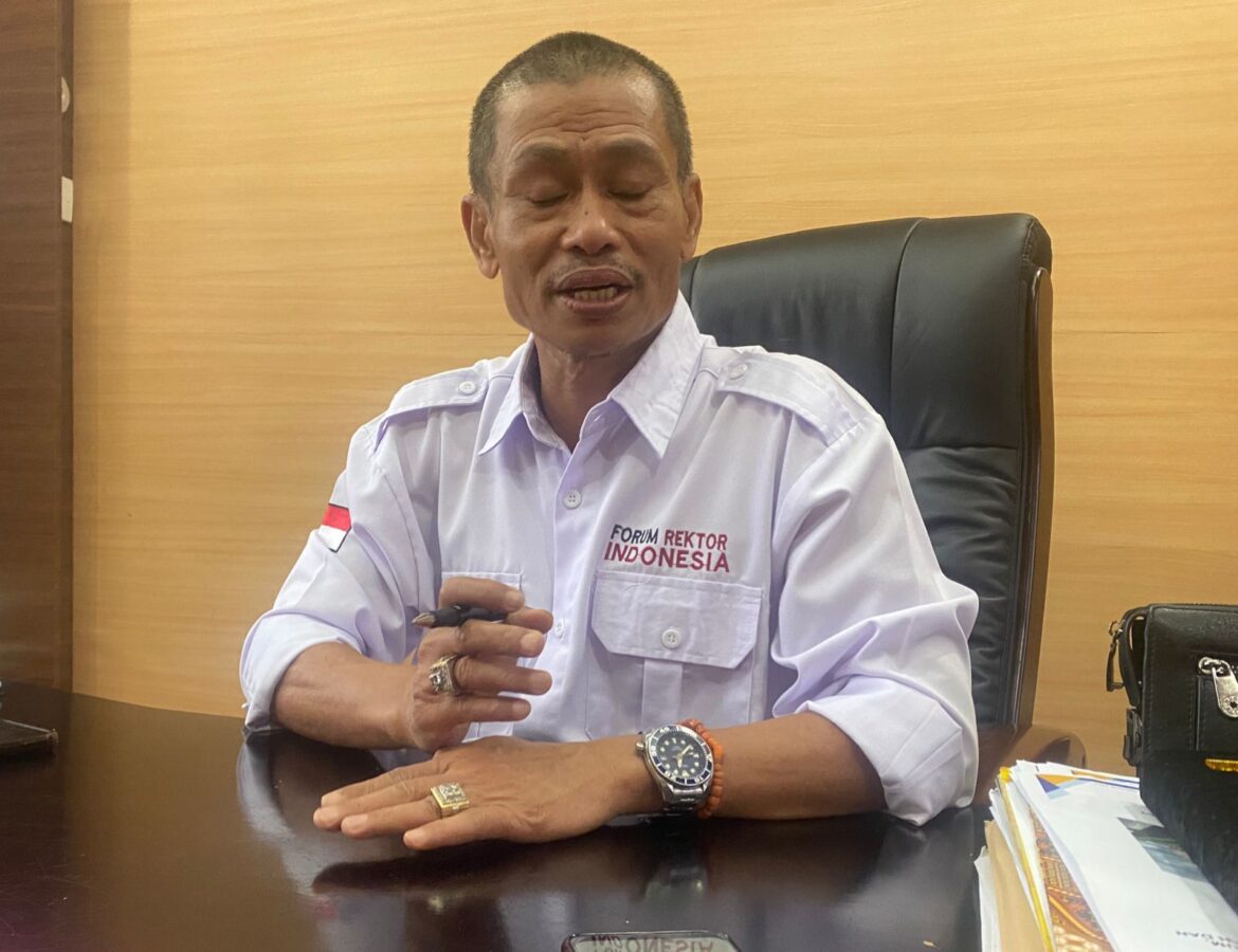 Rektor ULM Prof. Akhmad