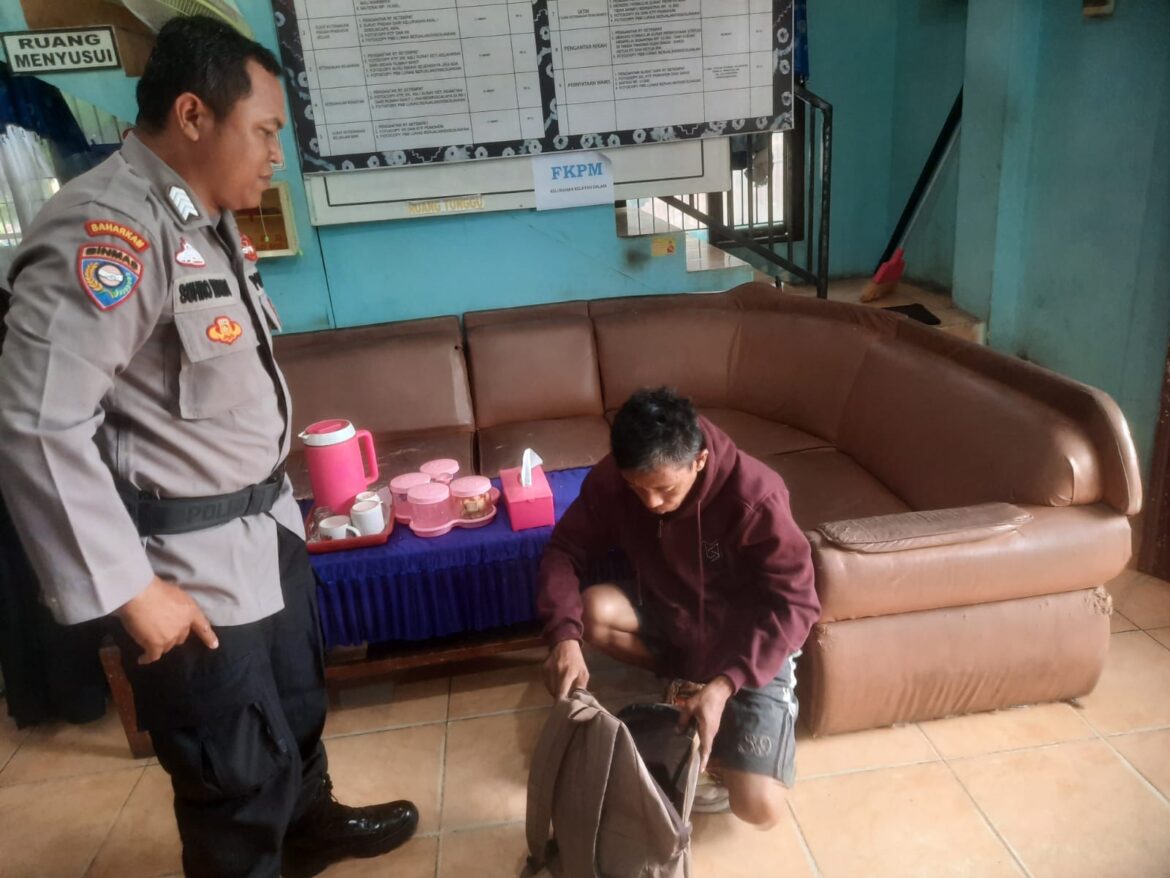 PELAKU JAMBRET - Diduga pelaku jambret di Kelayan Dalam Banjarmasin Selatan berinisial DM ini menggunakan plat nomor palsu motornya hingga bakal terjerat asal curanmor di Kalteng, Senin (1/7/2024). (foto:ist)