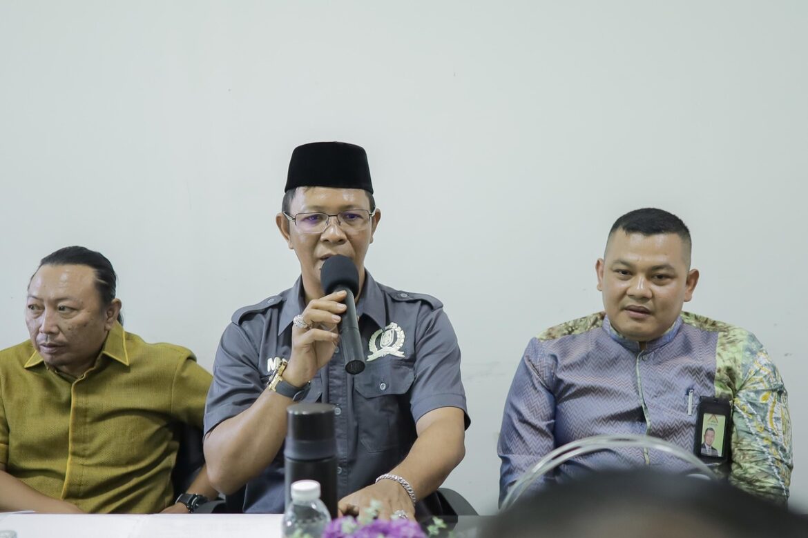 Ketua Pansus II DPRD Provinsi Kalsel Muhammad Yani Helmi memimpin rombongan studi komparasi ke PT Jamkrida Jatim untuk memperdalam materi raperda yang tengah digodok.(foto : humasdprdkalsel)