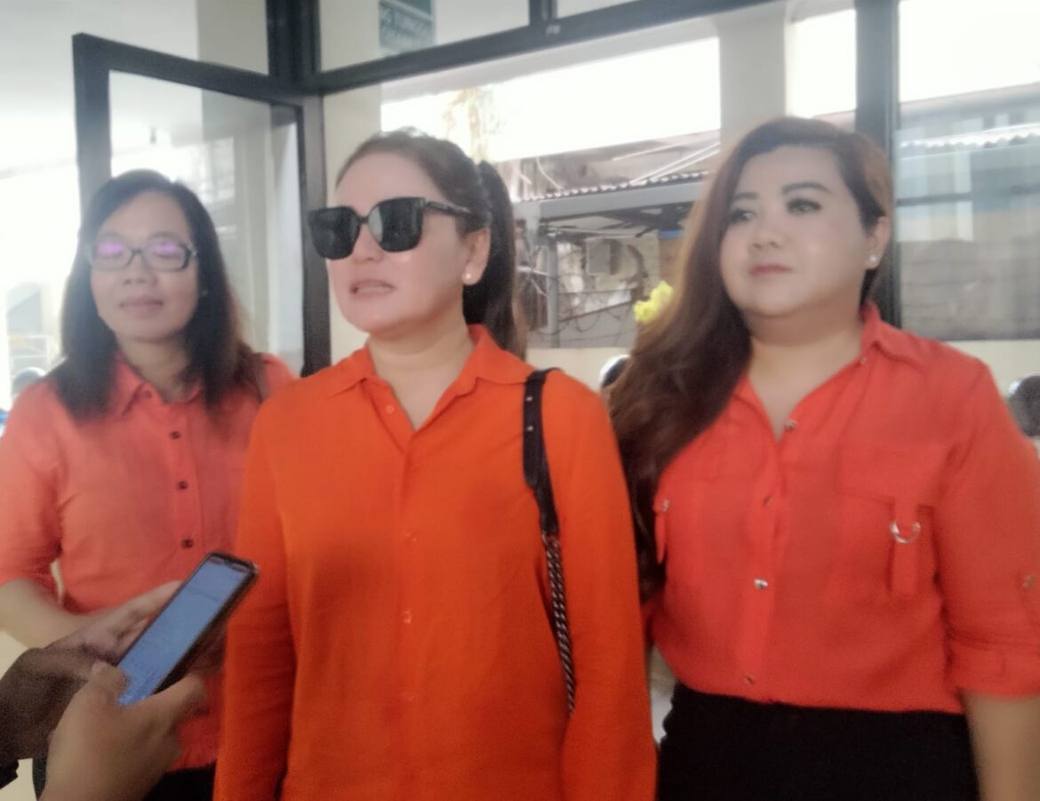 Ketua Srikandi PP DPW Kalsel Kristin Mariyani (tengah)