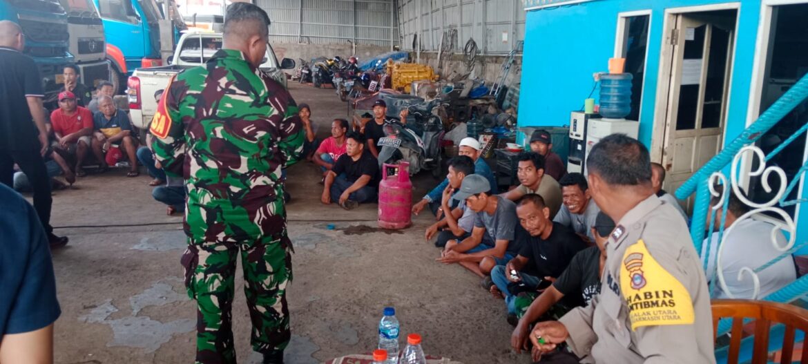 TES URINE - PT Rannisa Delapan Tiga Satu di Jalan Alalak Utara RT 16 Kelurahan Alalak Utara Kecamatan Banjarmasin Utara, saat mengumpulkan puluhan karyawan guna dilakukan test urine, Senin (8/7/2024) siang. ((foto:ist)