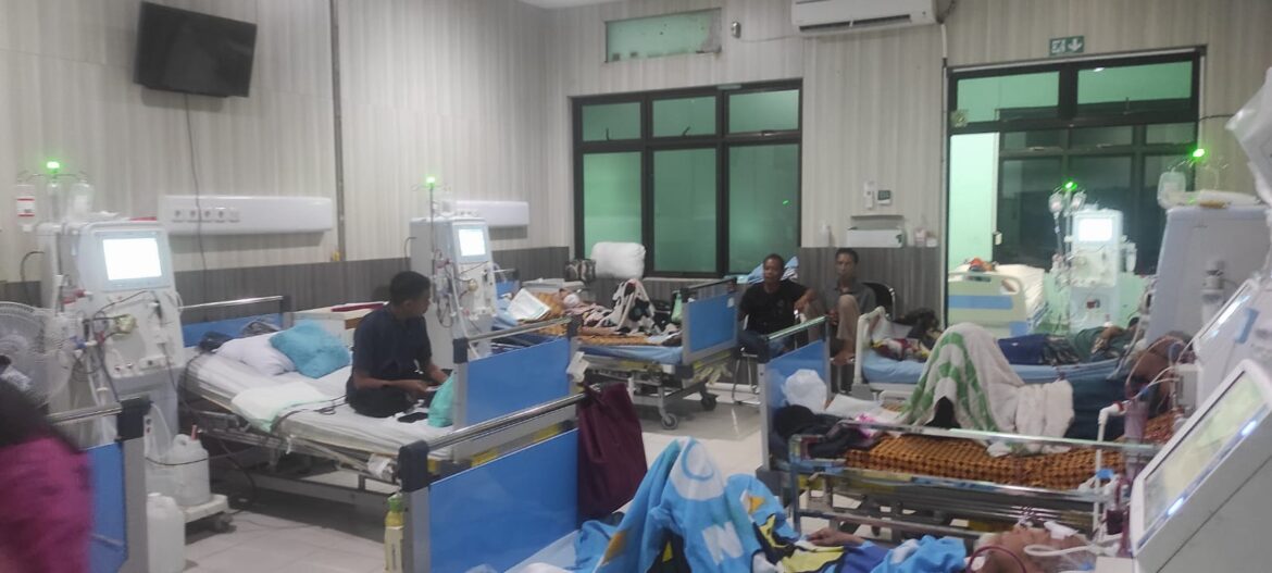 Para pasien Hemodialisis (HD) atau cuci darah di RSUD H Damanhuri Barabai Kabupaten HST.(foto : yufanata/brt)