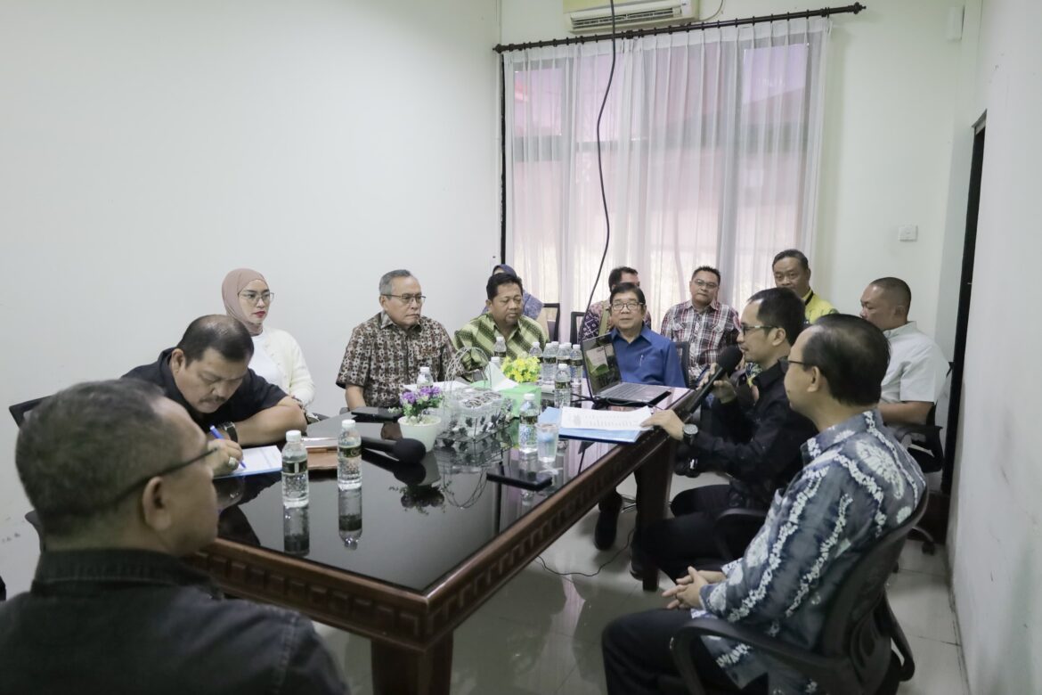 Rombongan Pansus I DPRD Provinsi Kalsel saat bertandang ke PT Jamkrida Jatim untuk pengayaan materi pembahasan raperda.(foto : humasdprdkalsel)