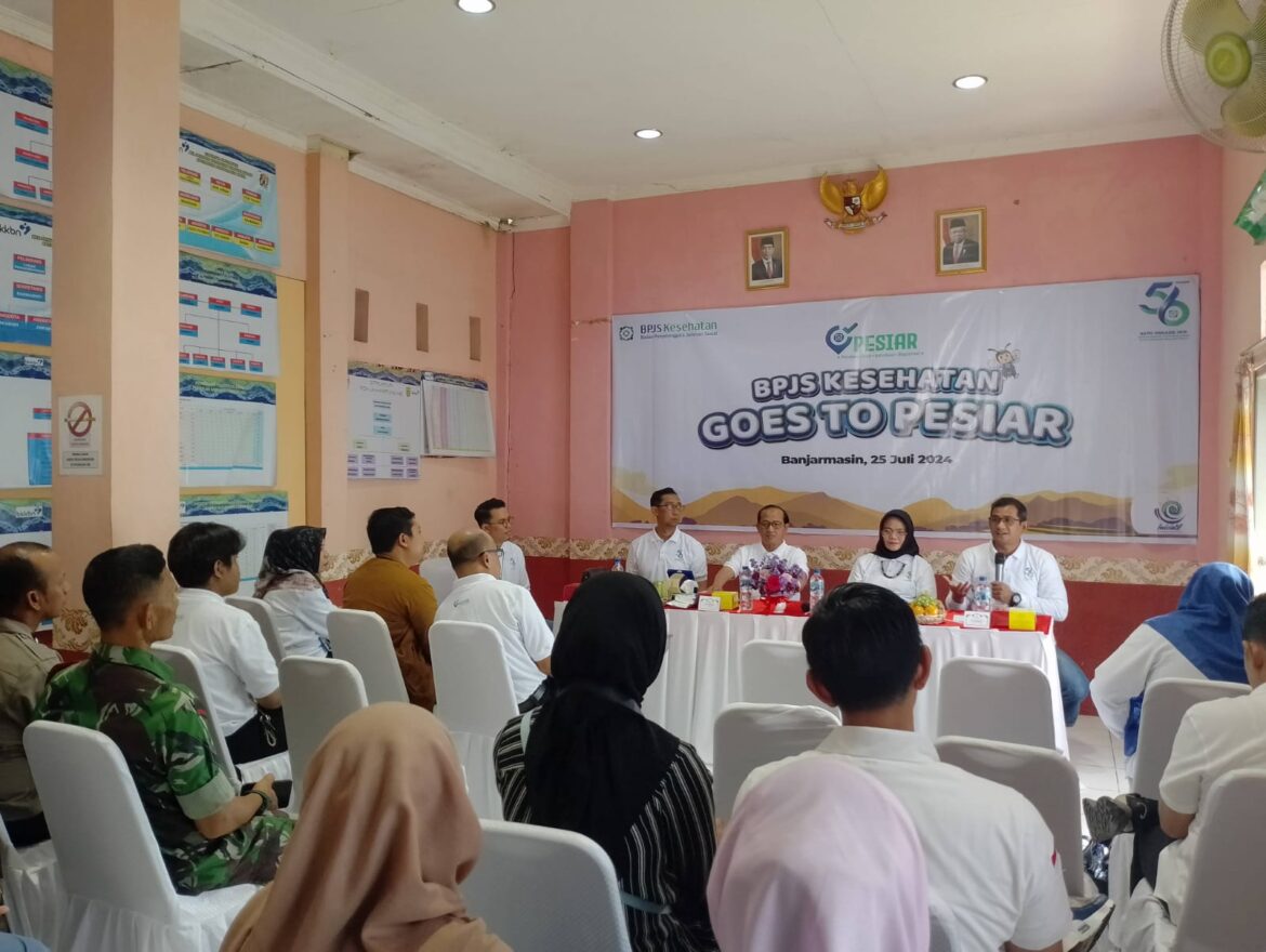 Dialog dengan masyarakat dalam kegiatan sosialisasi PESIAR di Kelurahan Pengambangan, Kota Banjarmasin Timur (foto:slm/ist)