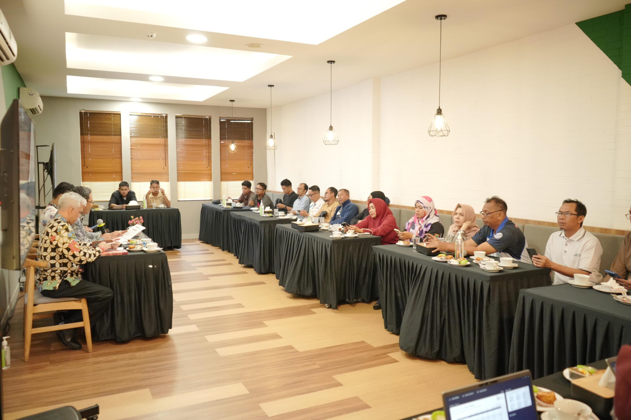 Paparan Agus Maiyo dalam Media Update bersama Forum Wartawan Ekonomi (FWE) Kalsel.