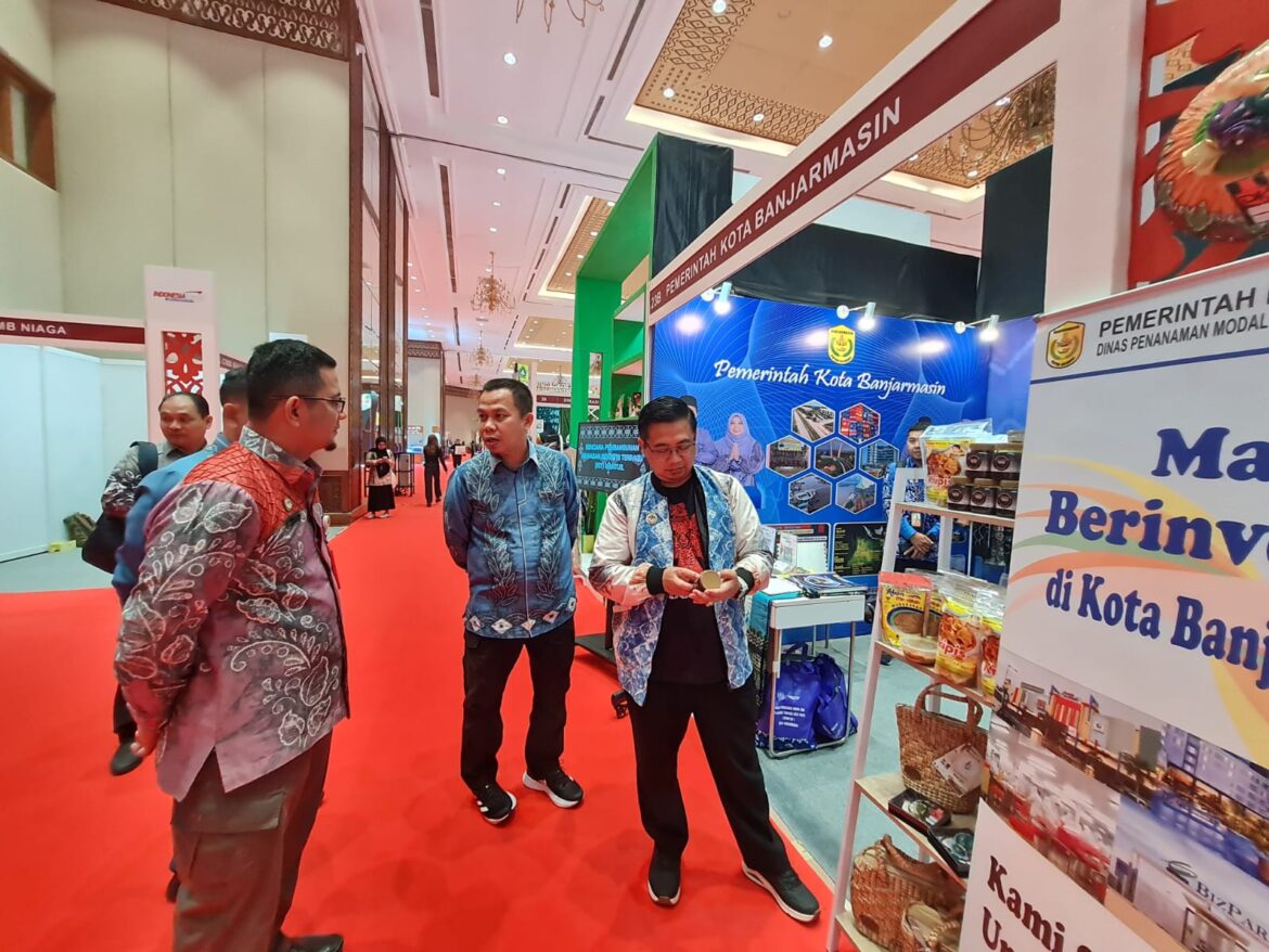 Wali Kota Banjarmasin Ibnu Sina kunjungi stand Indonesia Maju Ekpo di Jakarta.