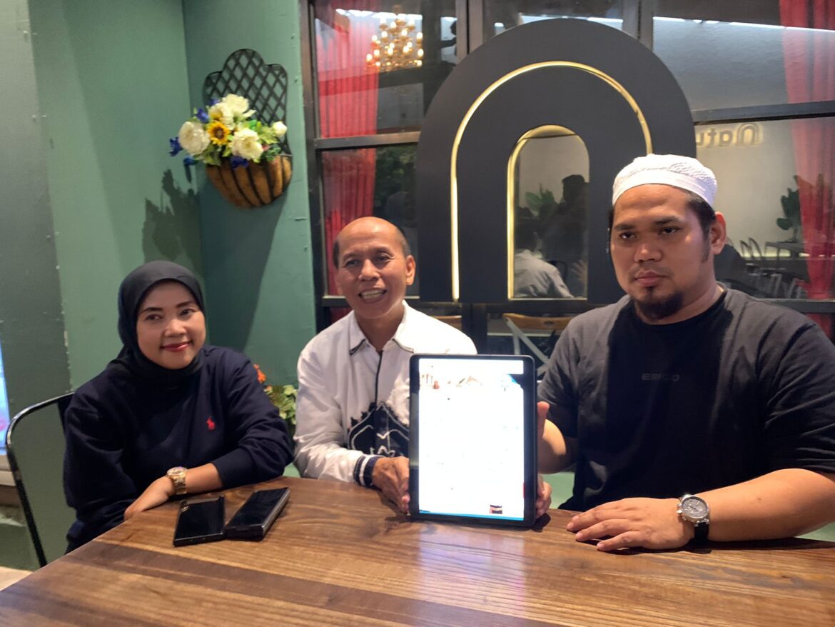 Ketua FK Patuh Kalsel H Saridi Salimin dan Ketua Pelaksana Kalsel Umrah Haji Wisata Halal Expo 2024 H Muhammad Irhami (foto:istimewa)