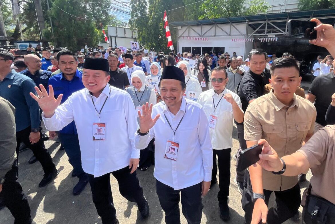 H Muhidin-H Hasnuriyadi Sulaiman Saat Mendaftar ke KPU Kalsel