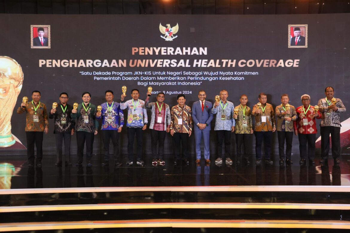 Bupati Aulia terima penghargaan UHC Tahun 2024